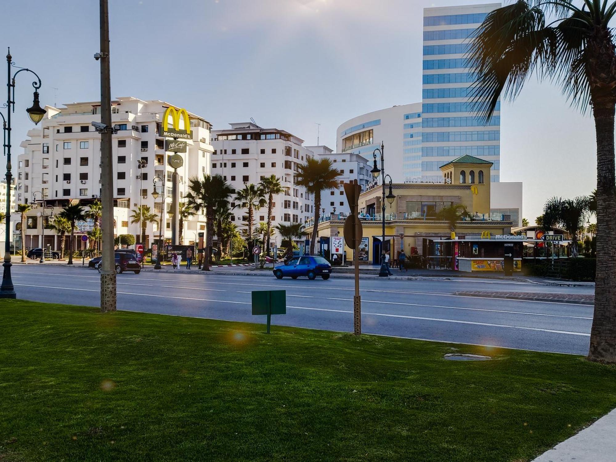 Amazing Appartement " Avec Climatisation " Au Centre Ville En Face Hilton & Gare Train De Tgv De Tanger 2N Ταγγέρη Εξωτερικό φωτογραφία